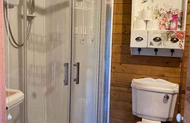 The Fabulous flower hut - Photo 16