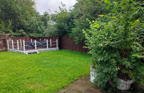 4-bed quiet cul de sac location with large secure off road parking for 4 cars - Foto 16