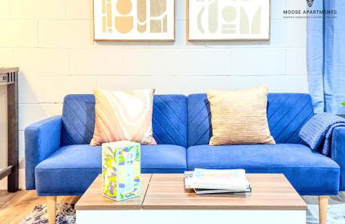 The Moose #12 - Brand New Modern Luxe Loft with Free Parking, King Bed & Fast WiFi - Foto 2