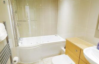 2-Bed Apartment in Bridgwater - Comfy & Central - Foto 9