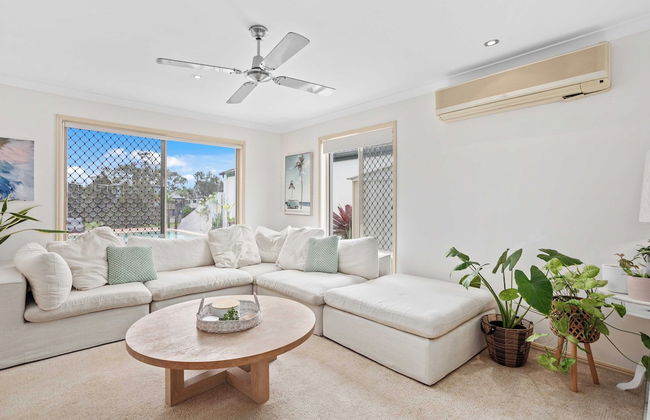 Waterfront Canal Escape in Burleigh - Photo 8