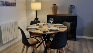 QEhome - confort, parking y cargador EV en el centro de Manresa - Photo 3