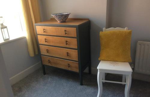 40 Newgate Barnard Castle -Central Location - Court Yard - Dog Friendly - Sleeps 7 - Wood Burner - Complimentary Logs & Wine - Smart TV - Foto 13