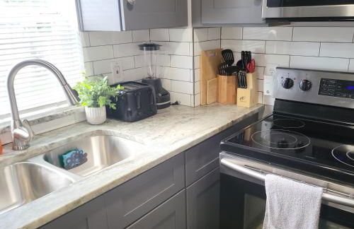 Super Cozy 2 bedroom with Fast WIFI and Queen Bed close to Downtown Houston!! - Foto 6