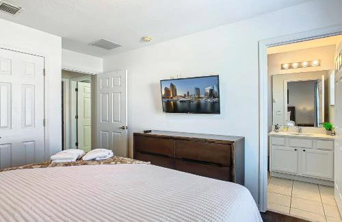 Cozy Townhouse with Private Pool in Kissimmee - Photo 8