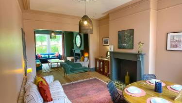 Spacious home in Leeds ideal for gatherings with free parking - Foto 3