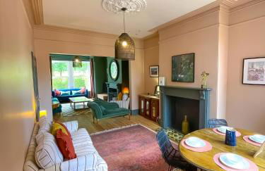 Spacious home in Leeds ideal for gatherings with free parking - Foto 3