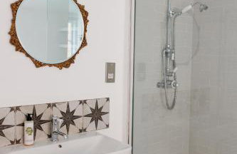 Beautiful house, Cirencester centre, parking - Photo 24