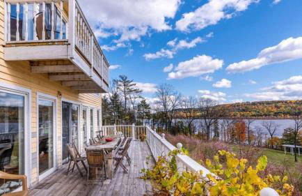 Historic & Secluded Estate on the Hudson River w/ Pool Sleeps 24 River House by Avantstay - Foto 113