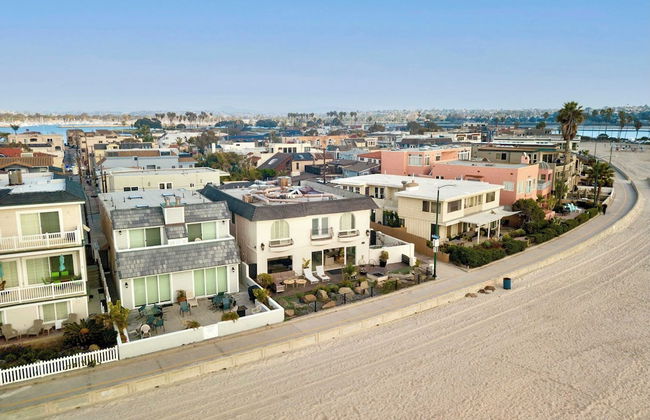 Shoreline by Avantstay Spectacular Beachfront Home w/ Fire Pit, Spa & Pool Table - Foto 49