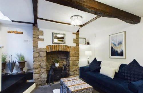 Montague House Town Centre sleeps up to 12 guests - Photo 33