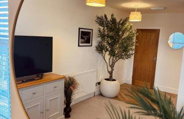 Lake View Family & Pet Friendly Home - Central Bowness - Photo 6