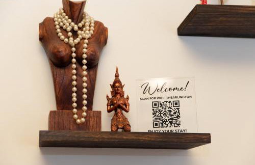 The Gem-3 Bedrooms! King, Full & Twin Beds, Sauna with Free Parking plus more - Foto 6