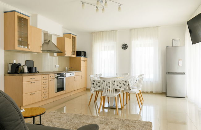 2 bedroom Apartment in Balatonszárszó with garden - Photo 19