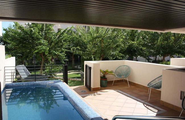 Private Pool Apartment Near Beach - Photo 16