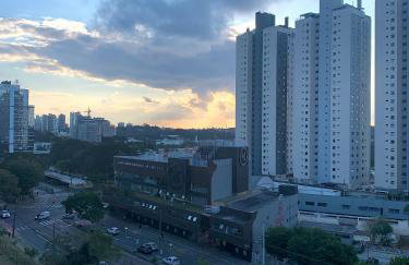 707- Apartamento Encantador, amplo e decorado, quarto, sala, cozinha, mobiliario moderno, cozinha completa com utensílios , Excelente vista da cidade e localização privelegiada no bairro Bigorrilho - Photo 23