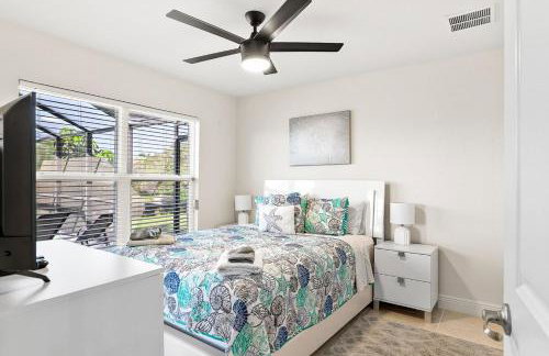 Newley Built Oasis Heated Pool Waterfront retreat - Foto 26