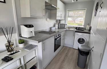 169 - Two bed Chalet on Sunbeach Holiday Park - Sleeps 5, pet friendly, FREE pool and entertainment passes included - plus WiFi, bed linen and towels included 300m from the beach! - Foto 23