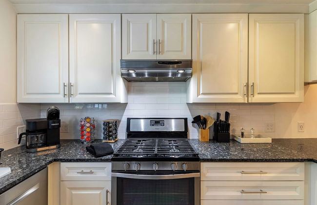 Modern Sonoma Stay w/ Spacious Deck, Views & Prime Location Bennett - Foto 23