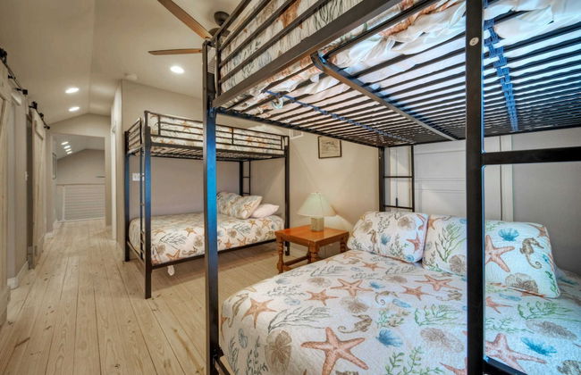 Sleeps 28 2 Homes w/ Boat Dock & Waterfront Pool Laguna Village Haven - Foto 26