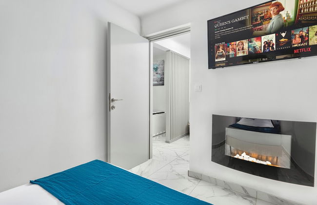 Premium Jacuzzi Suite at the City Center - Photo 3