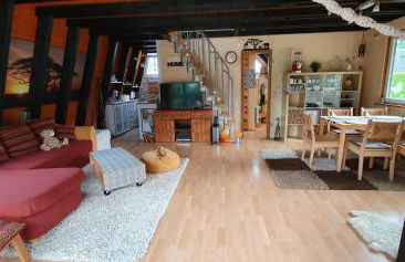 Ferienhaus zum Wohlfühlen in der Eifel, Poolnutzung, Tennis, Minigolf, Seenähe - Photo 2