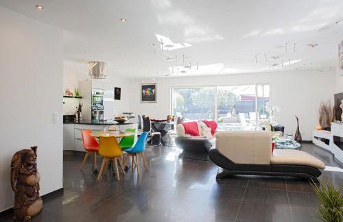 Belle Villa moderne avec piscine et jardin - Foto 26