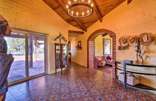 Equestrian Estate with Horse Stables and Pool! - Foto 6