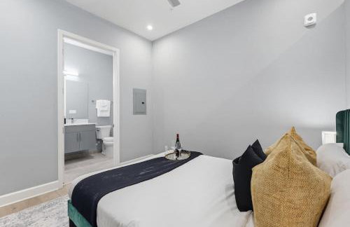 Skyline VIEWS, 5 mins to Downtown, Free Parking - Photo 24