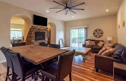 Spacious Ski Chalet W Indoor Hotub & Sep Suite! - Foto 17