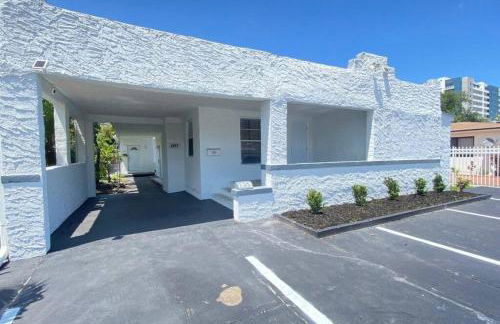Heart of Miami sleeps 10 near Little Havana Beaches - Foto 40