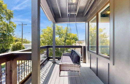Walkable Gem! Dtwn Chattanooga Base with Balcony - Foto 22