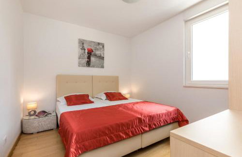 Apartment Marcela With Private Parking - Photo 1