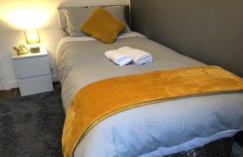 Comfortable Home From Home Bolton Central - Sleeps - 10 - Foto 25