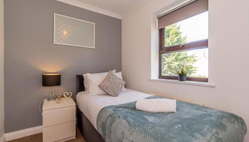CENTRAL MK- 3Bed, 2 Bath house for LONG TERM CONTRACTOR Stays, free parking for 2 vehicles, DESK & GARDEN space managed by CHIQUE PROPERTIES LTD - Foto 3