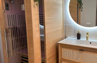 Suite Bali et sauna privé - vidéo projecteur - escapade romantique-centre - Foto 25