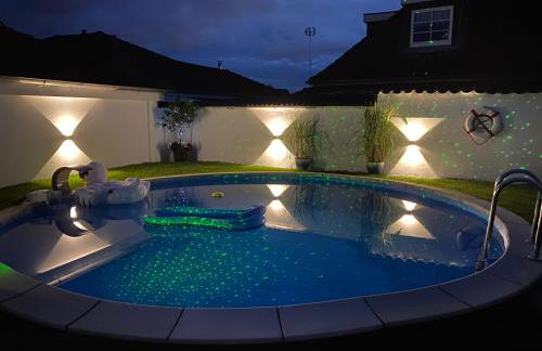 Luxuriöses Ferienhaus Anita mit Pool, Whirlpool und Sauna nahe Timmendorfer Strand, Travemünde und Lübeck - Foto 12