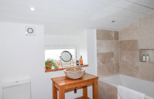 Roughtor Barn - Photo 22