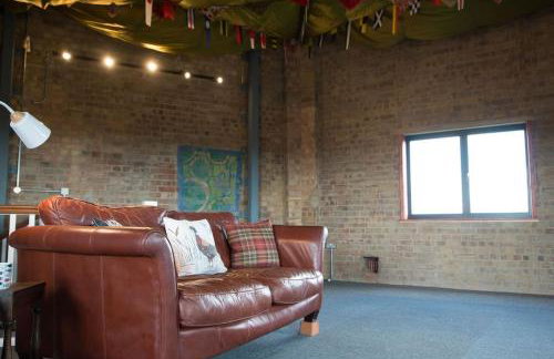 The Hexagon, wow what a location, views over the Essex marshes and sea - Foto 21