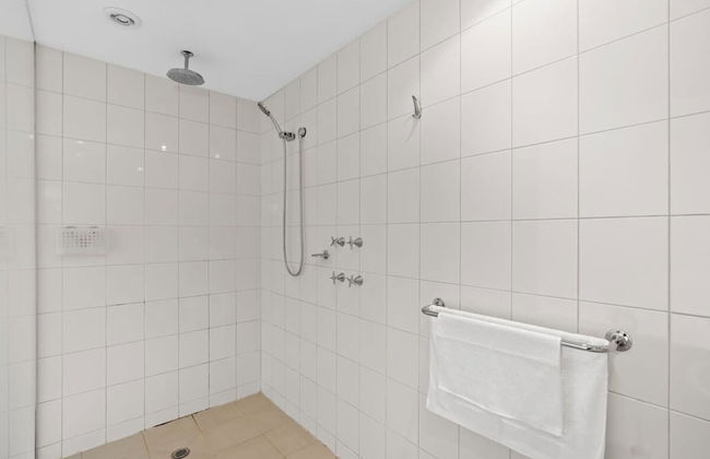 Spacious St Kilda Escape - Parking and City Views - Foto 11