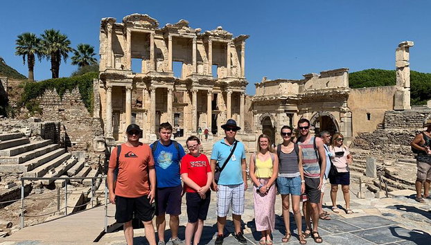 "Izmir nach Ephesus : Private Highlights Tour mit Fast-Track-Einstieg" - Foto 3, Celsus