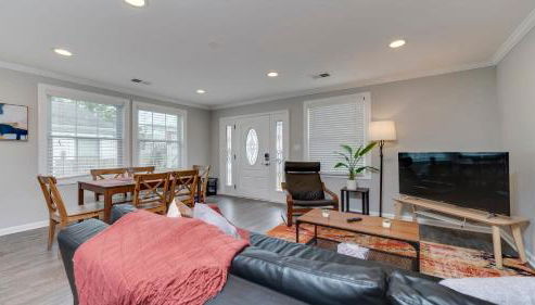 Stylish 3BR 3BA Colonial House by CozySuites - Foto 2