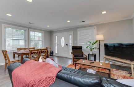 Stylish 3BR 3BA Colonial House by CozySuites - Foto 2