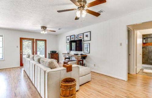 2 Mi to Kyle Field Bryan Home with Fenced Yard - Photo 4