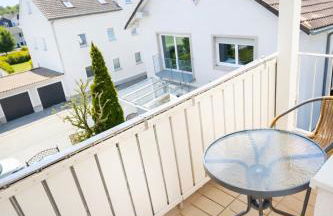 LETA Homes - Zentrale, moderne Wohlfühlwohnung mit flexiblem, kontaktlosem Zugang & eigenen Parkplätzen - Foto 2