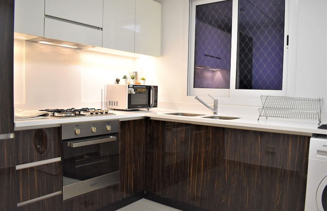 Cozy 1 Bedroom In J8 Al Safouh - Photo 2