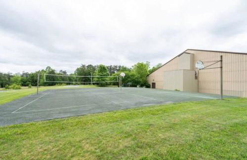 Secluded Retreat w Hot Tub, FirePit & Pool Access - Foto 48