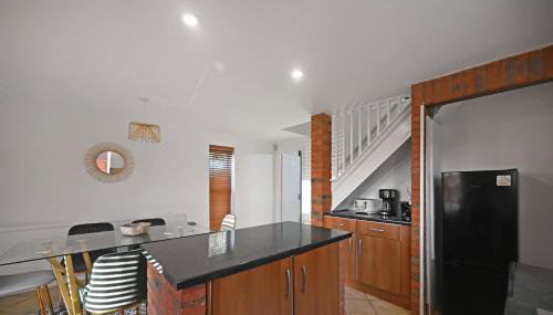 4Bed House MK - Photo 3