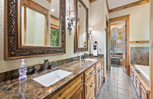 Lakefront Retreat Luxury Home with Private Dock - Photo 29