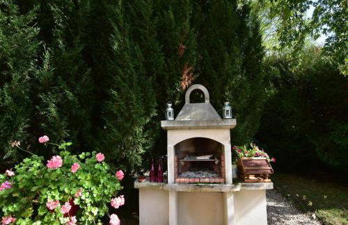 Holiday Home in Le Châtelet with Pool - Foto 34